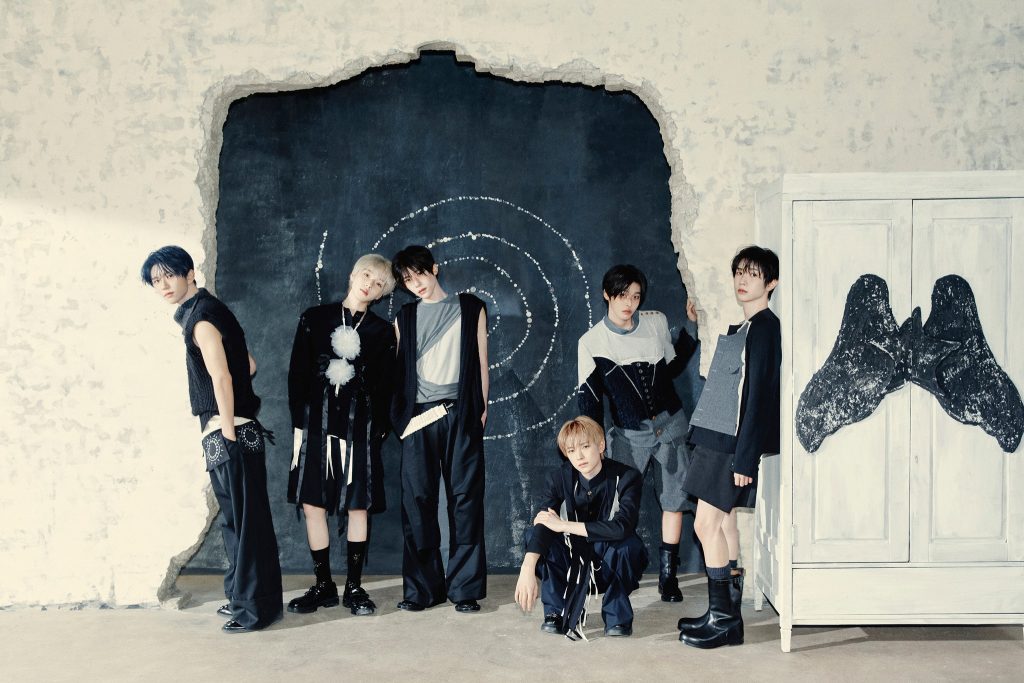 NCT WISH 멤버 시온·리쿠·유우시·재희·료·사쿠야 공식 단체 사진