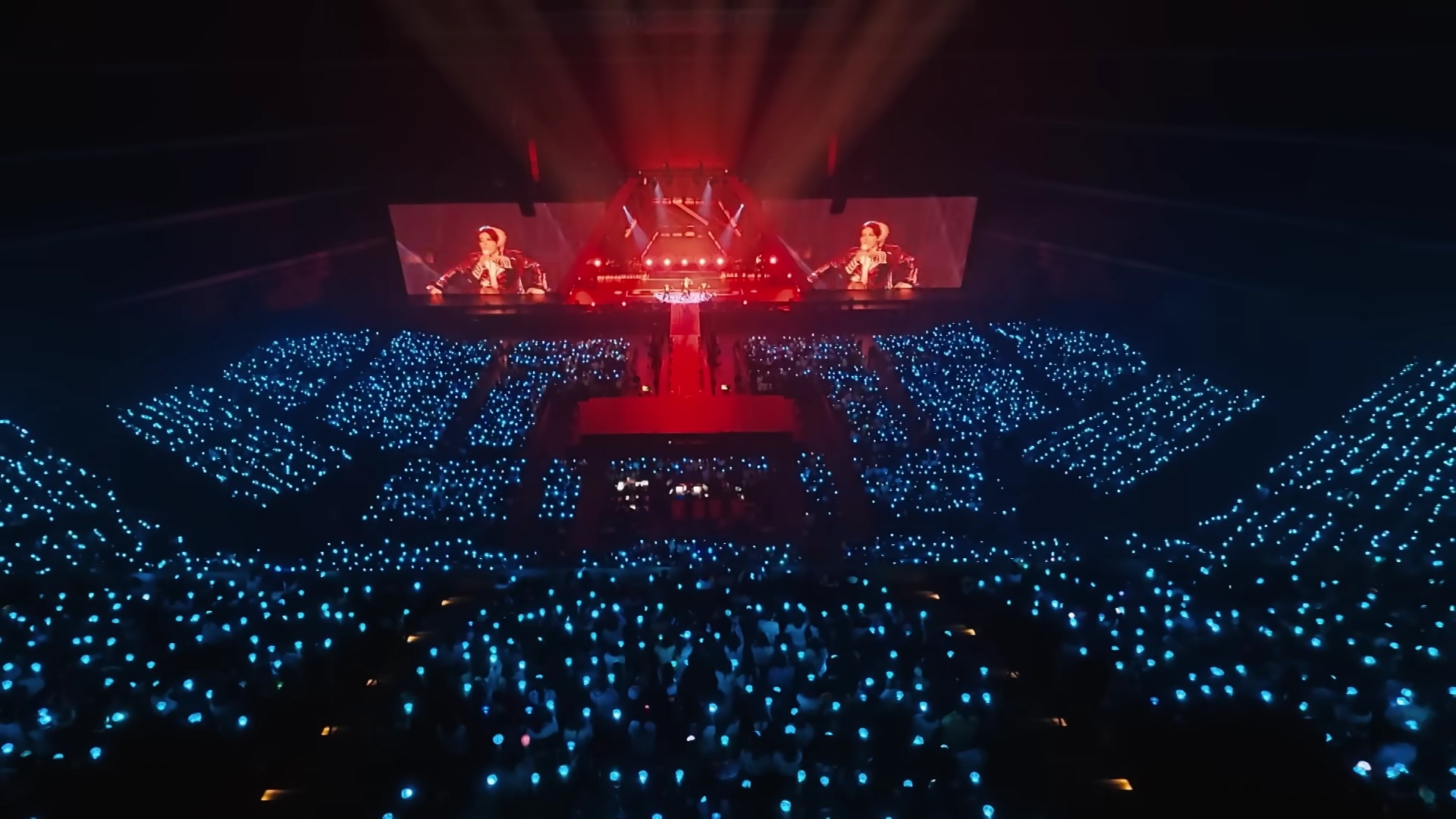 TREASURE performing 'MMM' at PULSE ON tour in Kanagawa with audience filled with blue Teulight lightsticks