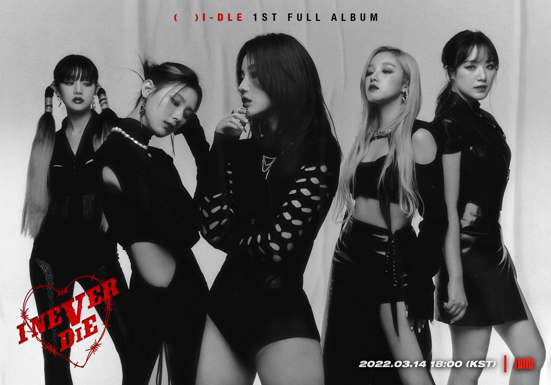 i-dle dans un concept de groupe en noir et blanc de l'ère I NEVER DIE (TOMBOY)
